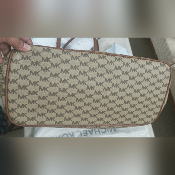 Authentic Michael Kors Jet Set Heritage Large Tote - Picture 3 of 12